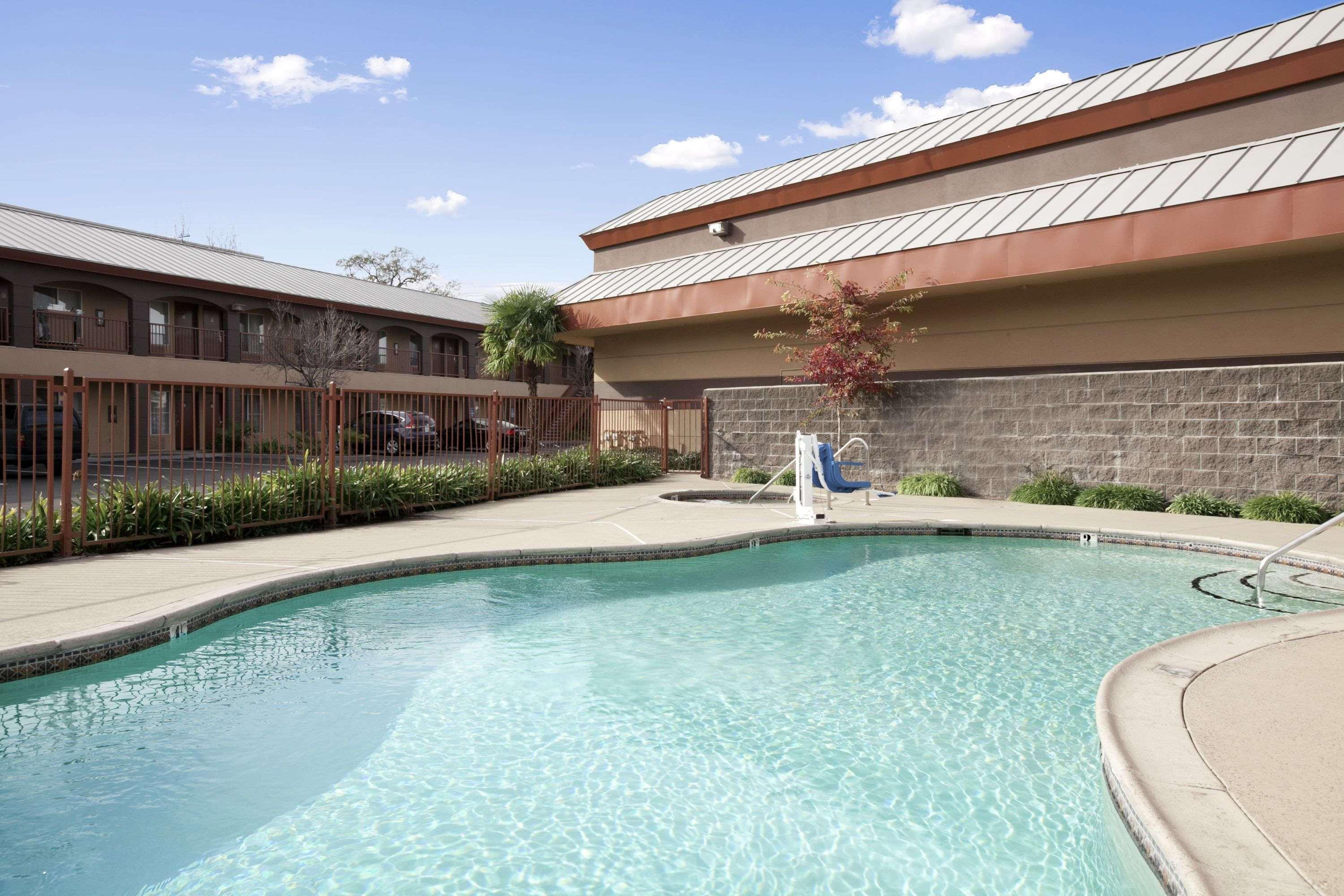 Days Inn By Wyndham Rocklin/Sacramento Exterior photo